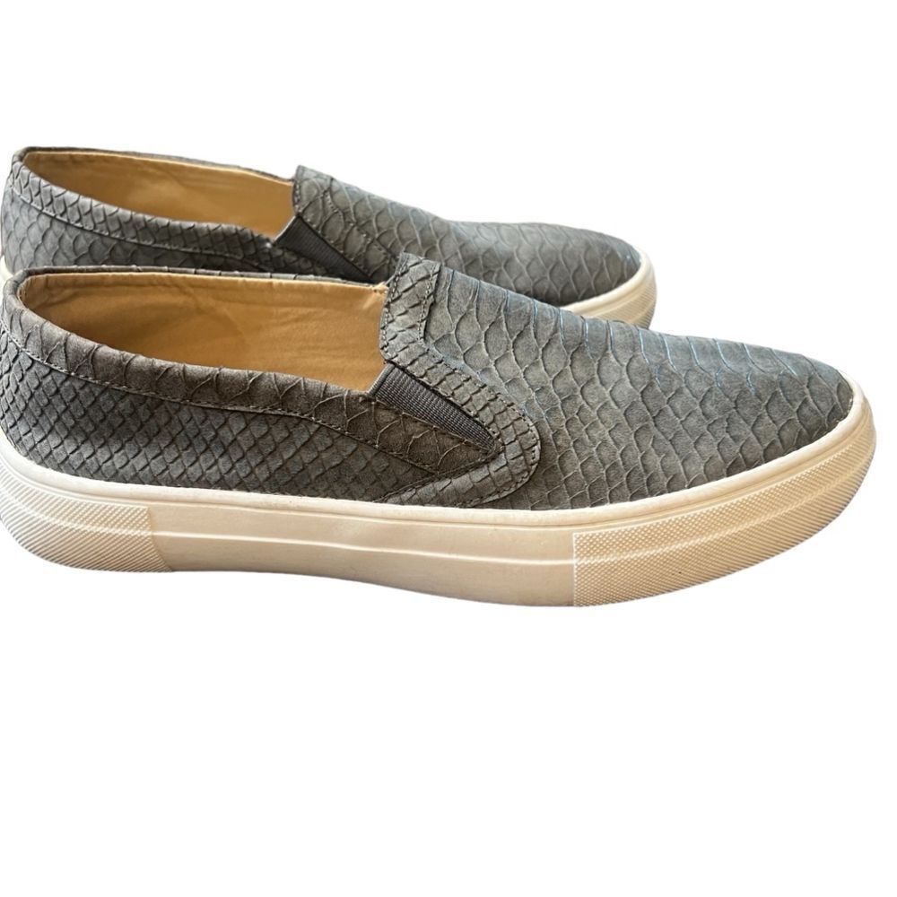 Women's Mata Gray Faux SnakeskinโSlip on Sneakers Size 8.5